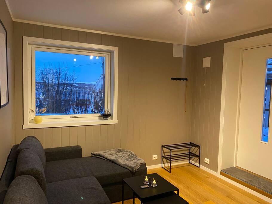 Aurora Apartment Very Close To Cable Car And Sherpatrappa Tromso Exterior photo