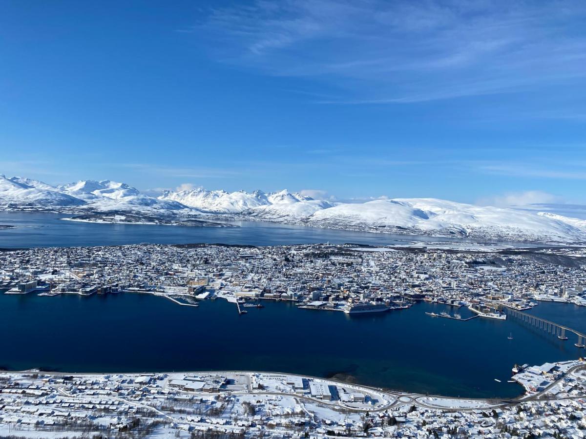 Aurora Apartment Very Close To Cable Car And Sherpatrappa Tromso Exterior photo
